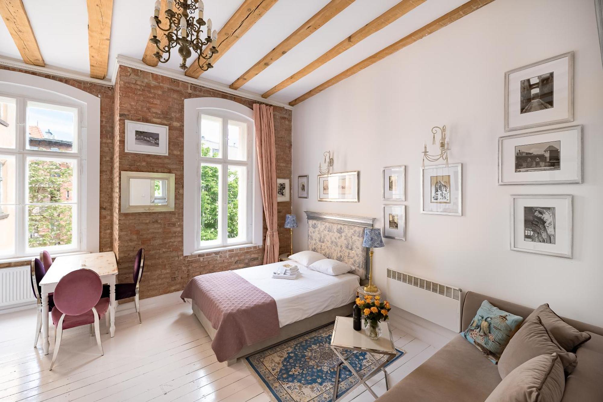 White Provance Apartment Torun Exterior photo