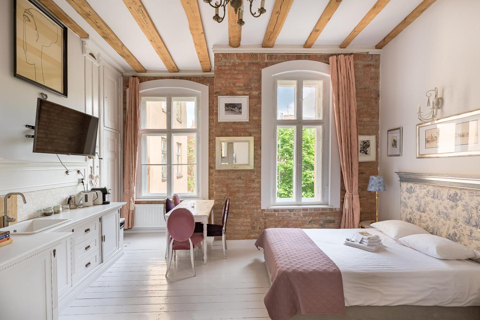 White Provance Apartment Torun Exterior photo